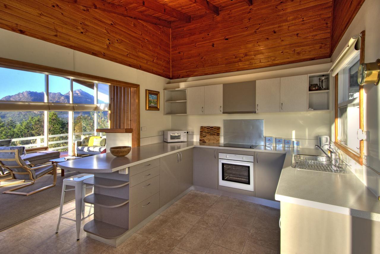 Вилла Freycinet Beachfront Retreat Коулс-Бей Экстерьер фото